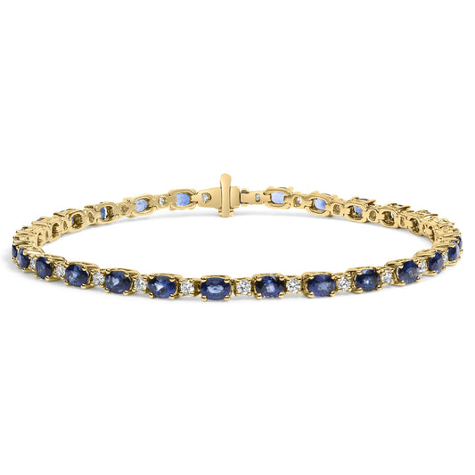 18K White Gold Ring with Blue Sapphire and Diamonds, F-G color, VS1-VS2 clarity